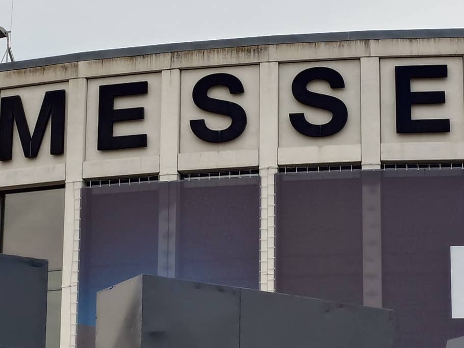 Main camera (6x digital zoom)