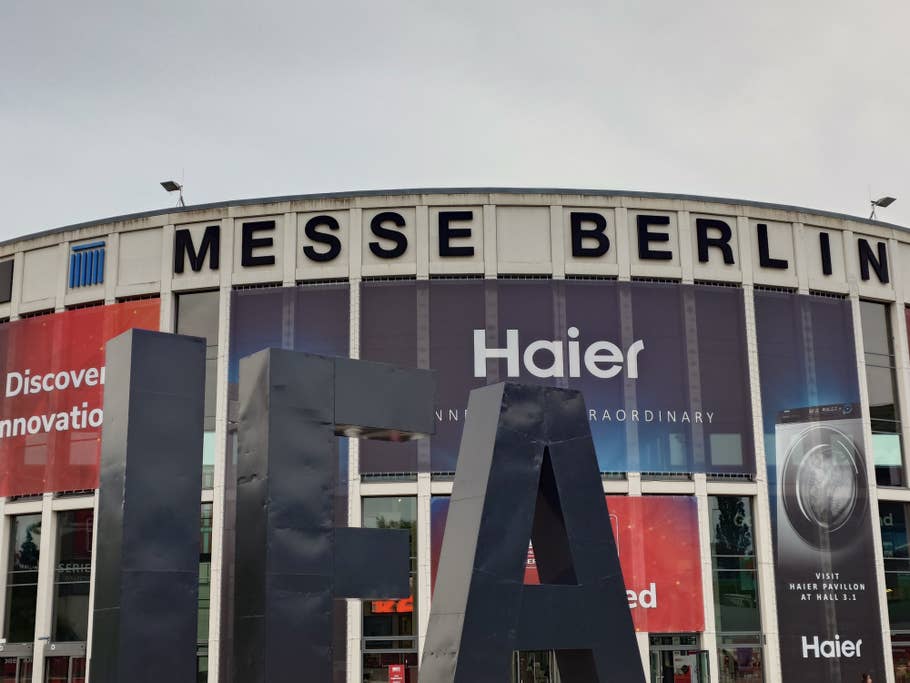 Main camera (2x sensor zoom)