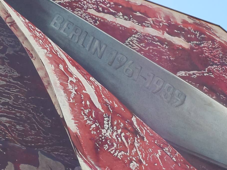 Main camera (6x digital zoom)