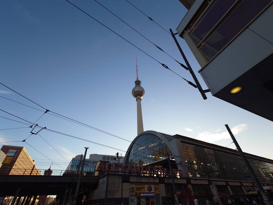 Ultra-wide-angle camera (0.7x)