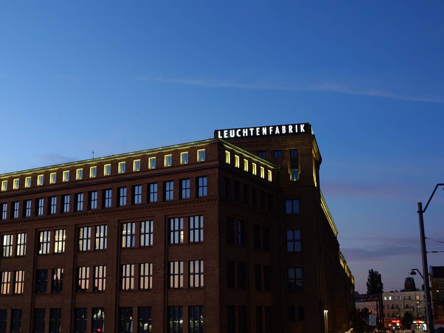 Main camera (2x sensor zoom)