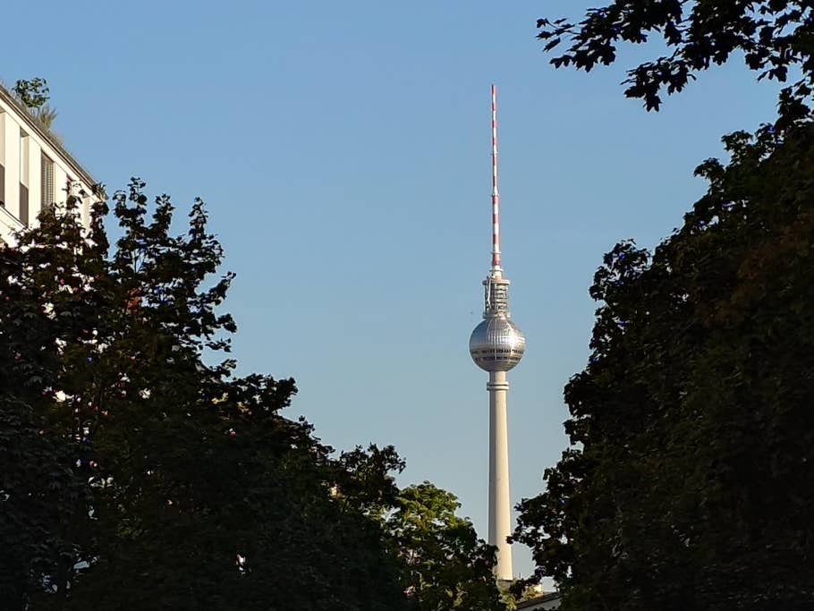 Main camera (6x digital zoom)