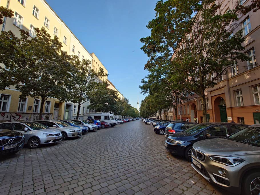 Ultra-wide-angle camera (0.7x)