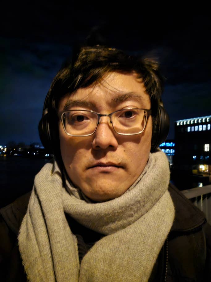 Samsung Galaxy S24+: Ultra-wide angle selfie - Night mode on