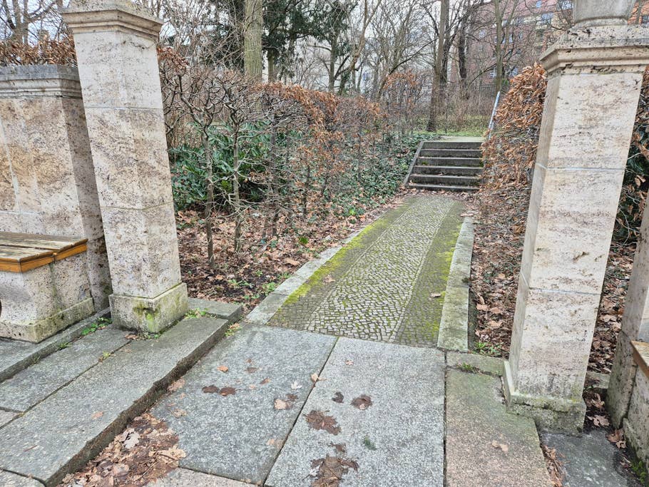 Test photos taken with the Samsung Galaxy S24 camera