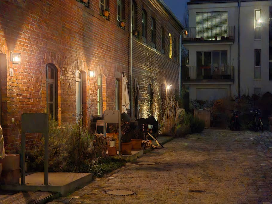 Test photos taken with the Samsung Galaxy S24 camera