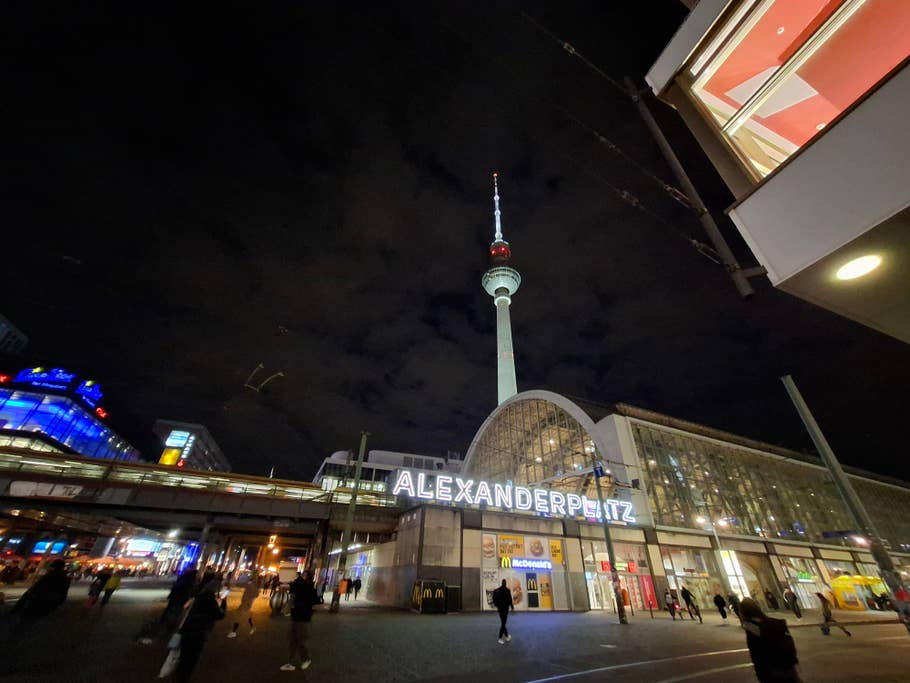 Samsung Galaxy A55: Ultra-wide-angle camera (0.5x) - Night mode on