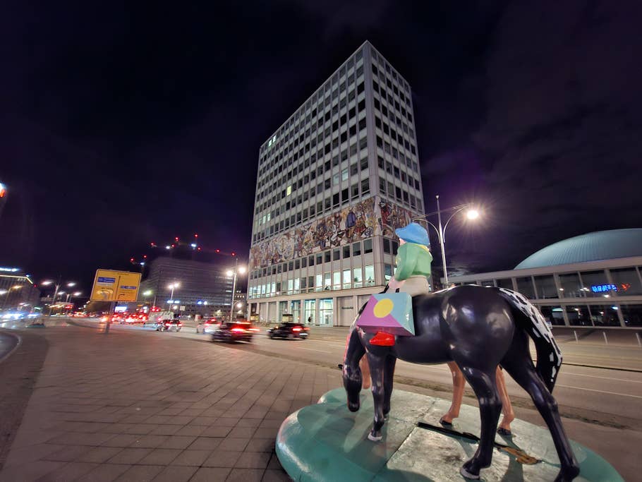 Samsung Galaxy A55: Ultra-wide-angle camera (0.5x) - Night mode on