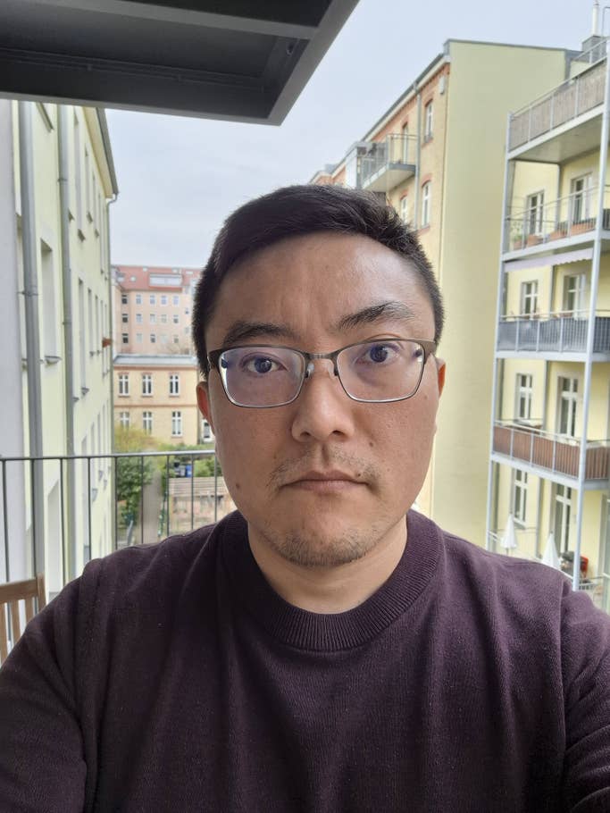 Samsung Galaxy A55:  Ultra-wide angle selfie