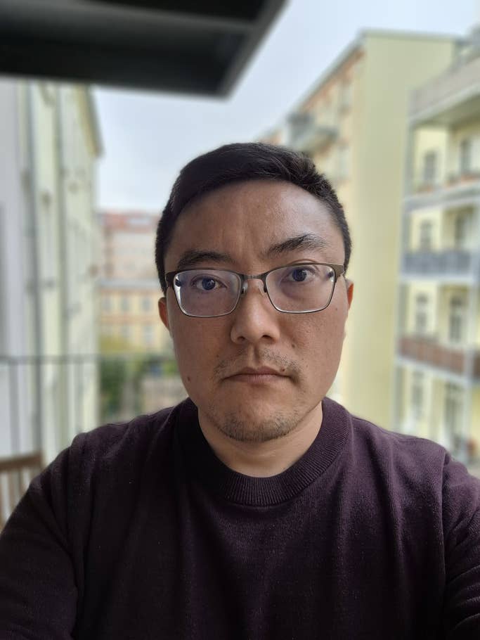Samsung Galaxy A55:  Ultra-wide angle selfie - Portrait mode on