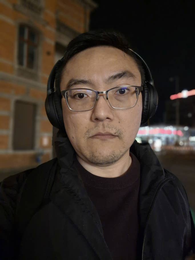 Samsung Galaxy A55:  Ultra-wide angle selfie - Portrait mode on