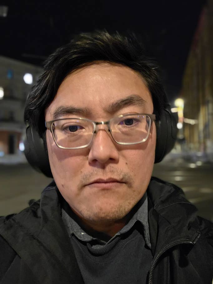 Samsung Galaxy S25 Ultra: Selfie (1x) - Portrait mode on