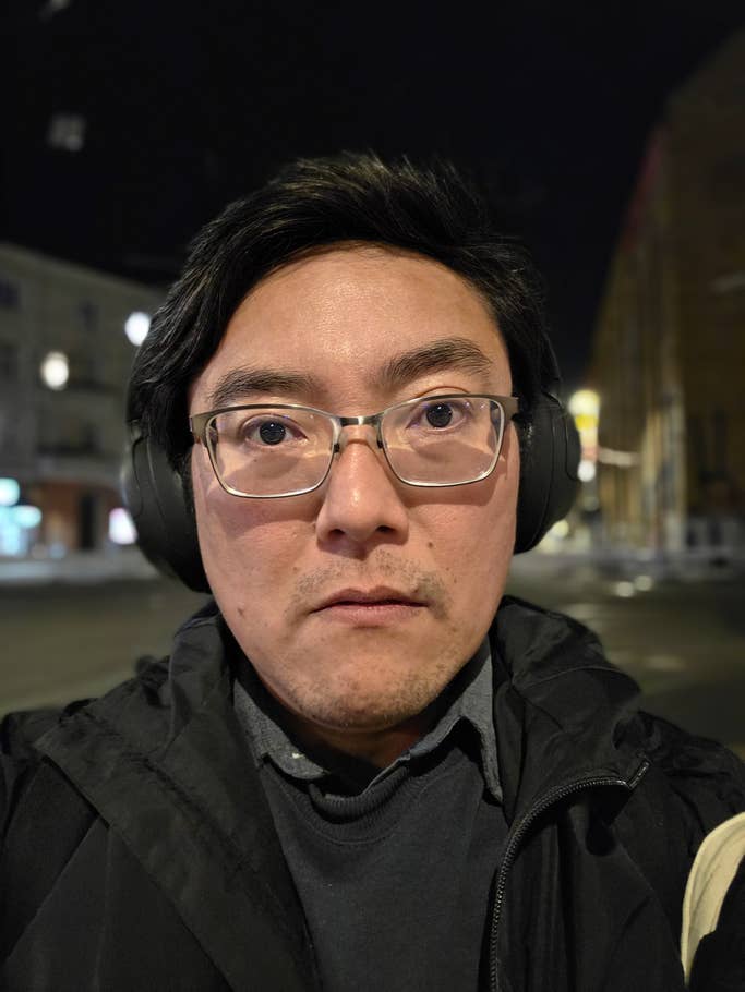 Samsung Galaxy S25 Ultra: Selfie (0,8x) - Portrait mode on