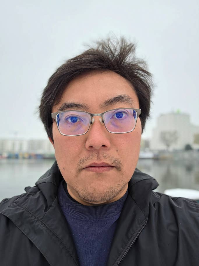 Samsung Galaxy S25 Ultra: Selfie (0,8x) - Portrait mode on