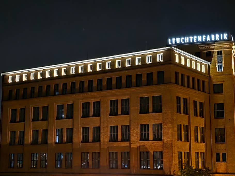 Samsung Galaxy Z fold 7: Telephoto camera (3x) - Night mode on