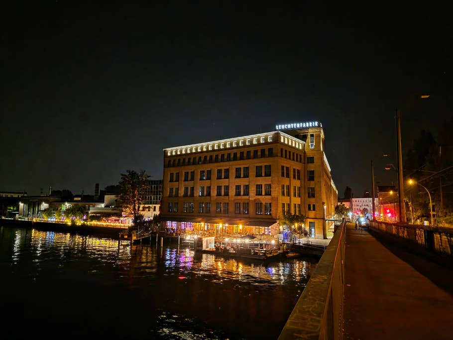 Samsung Galaxy Z fold 7: Main camera - Night mode on