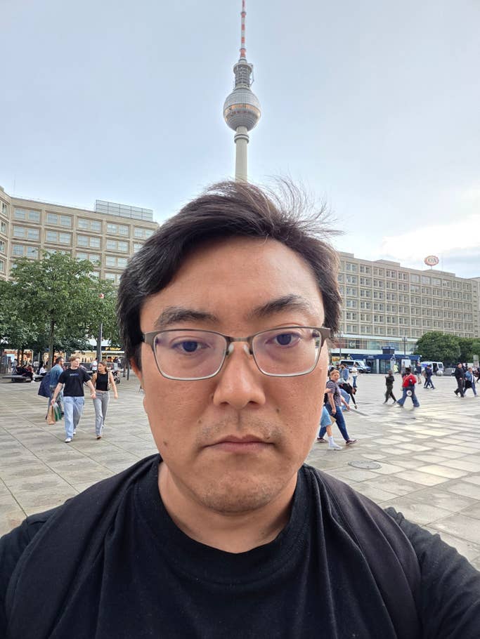 Samsung Galaxy Z fold 7: Ultra-wide angle selfie