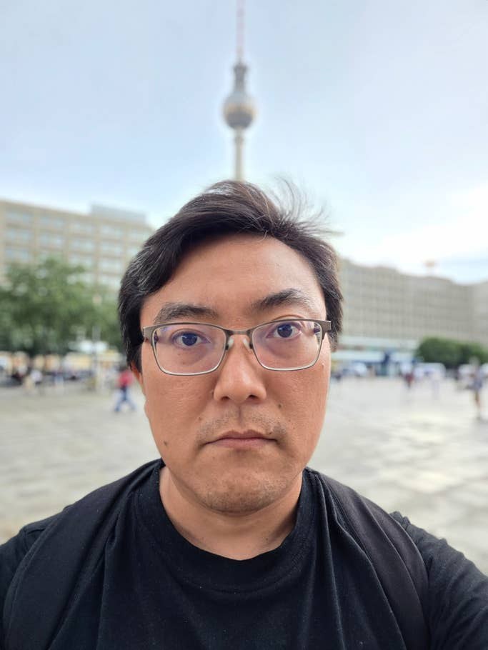 Samsung Galaxy Z fold 7: Ultra-wide angle selfie - Portrait mode on
