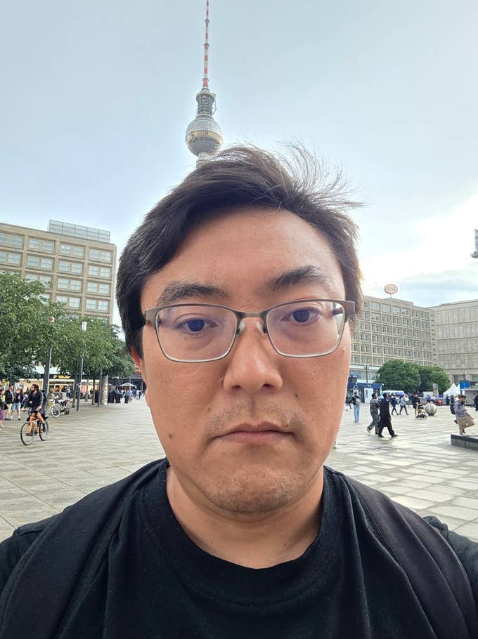 Samsung Galaxy Z fold 7: Internal selfie camera