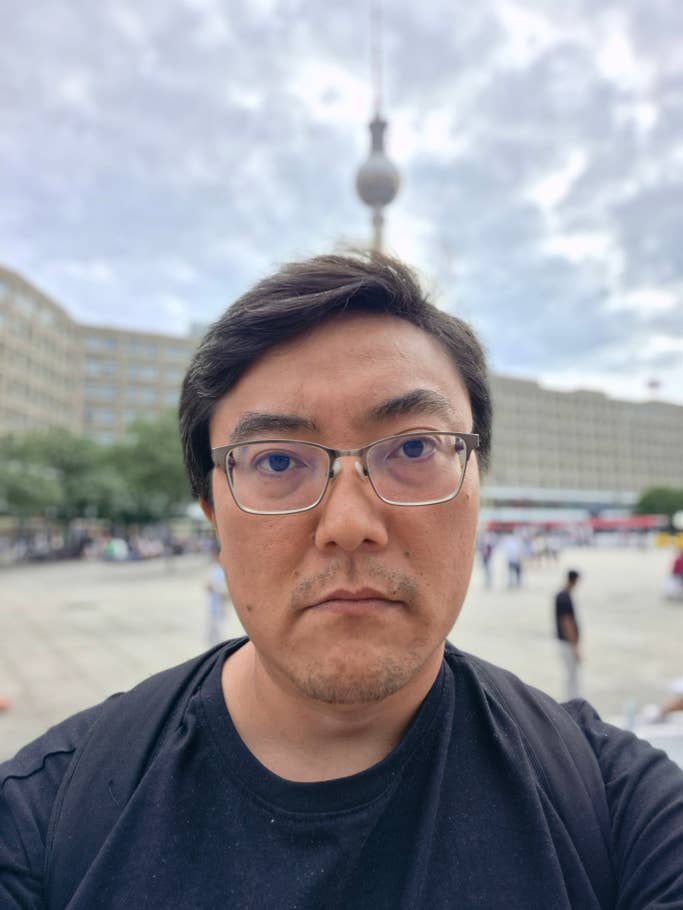 Samsung Galaxy Z Flip 7: Ultra-wide angle selfie - Portrait mode on