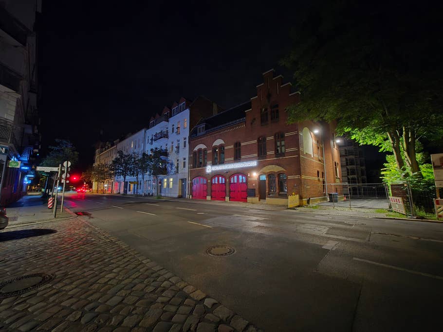 Samsung Galaxy Z Flip 7: Ultra-wide-angle camera (0.6x) - Night mode on