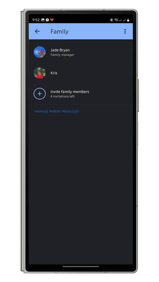 Family management screen showing family members and invitation options.