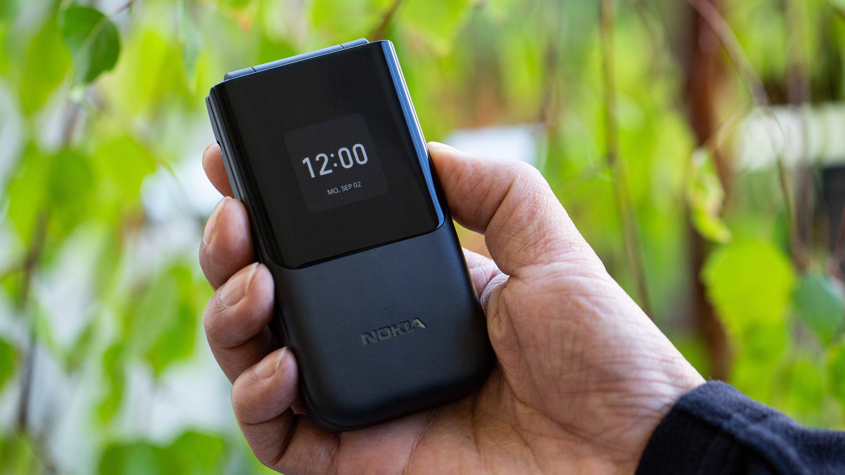 AndroidPIT hmd global nokia 2720 flip outside display