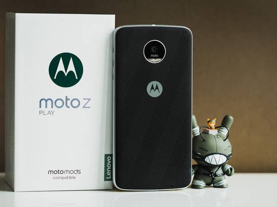 Moto Z Play review: Lenovo leads the charge