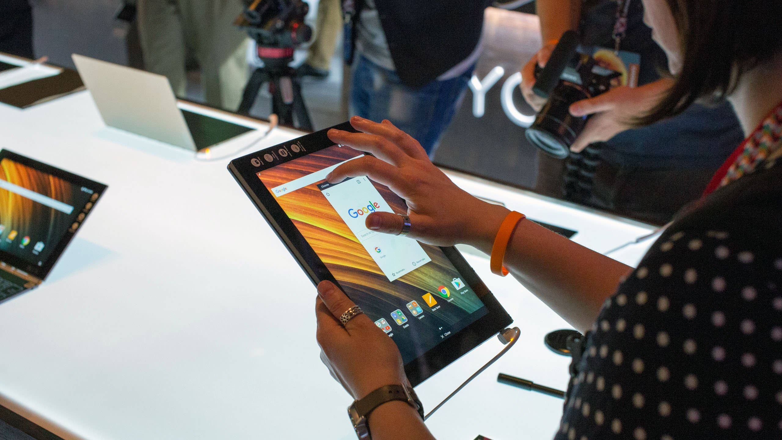 AndroidPIT lenovo yoga book 8