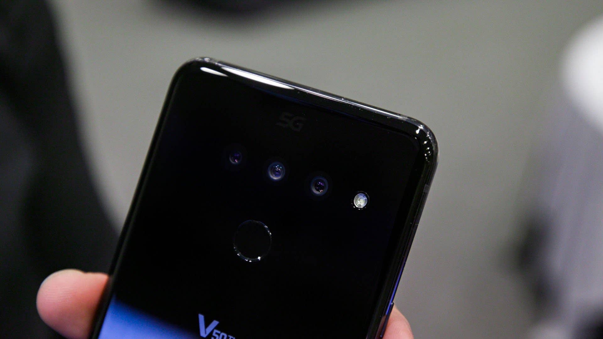 AndroidPIT lg v50 camera closeup 421