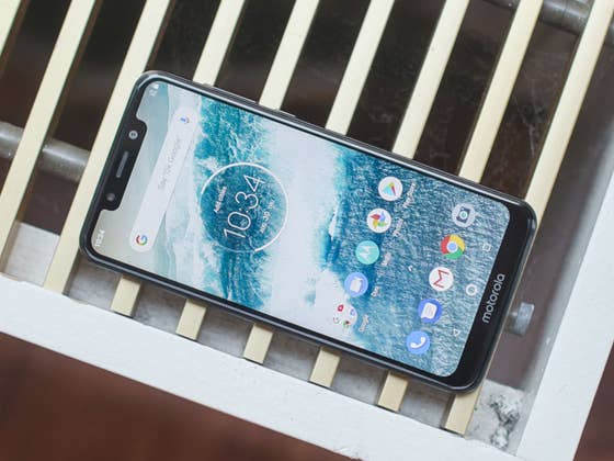 Motorola One: up to date software, out of date hardware