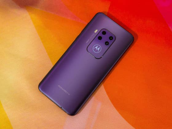 Motorola One Zoom review: a good smartphone with a problem