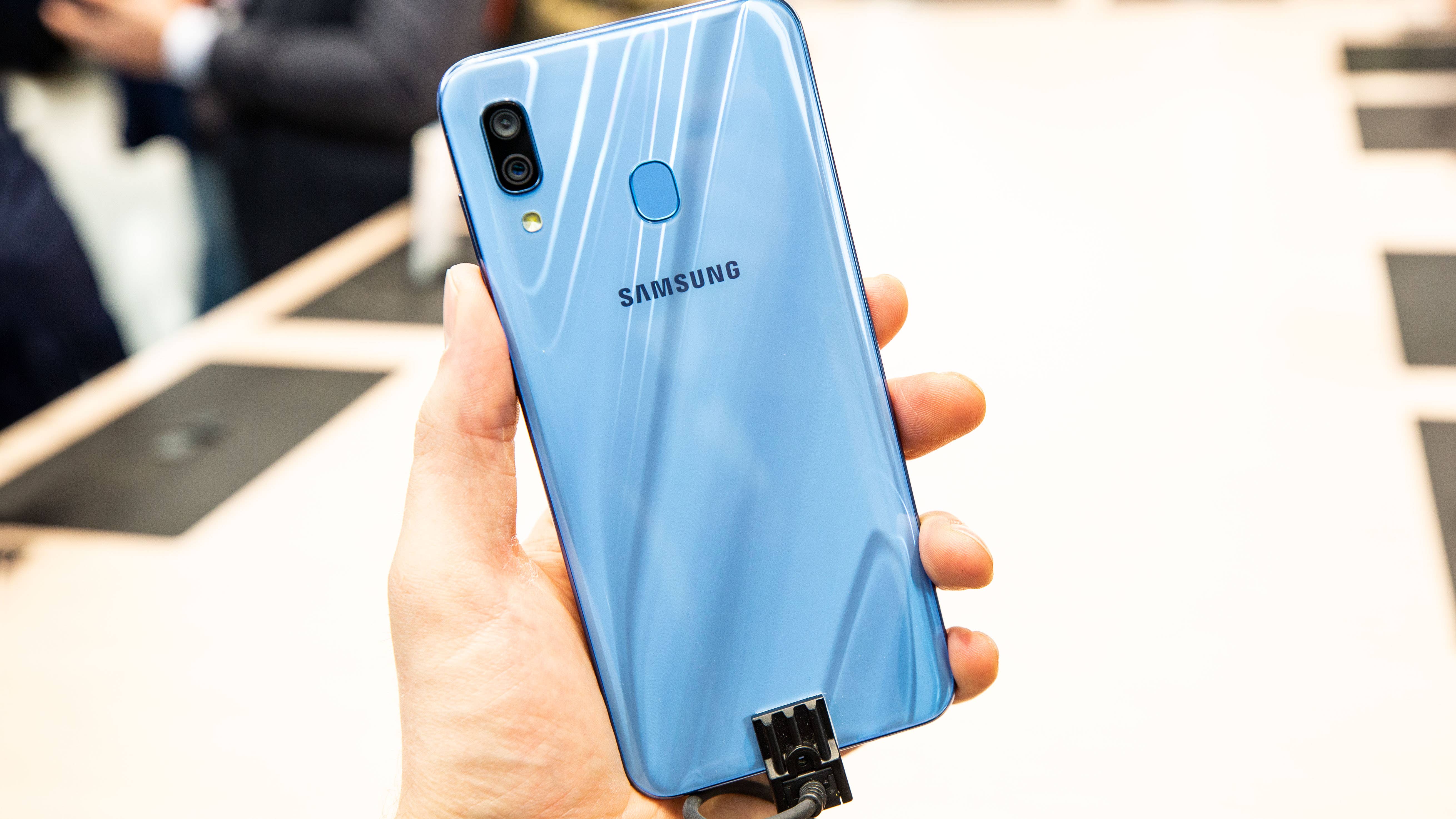 AndroidPIT samsung galaxy a30 back