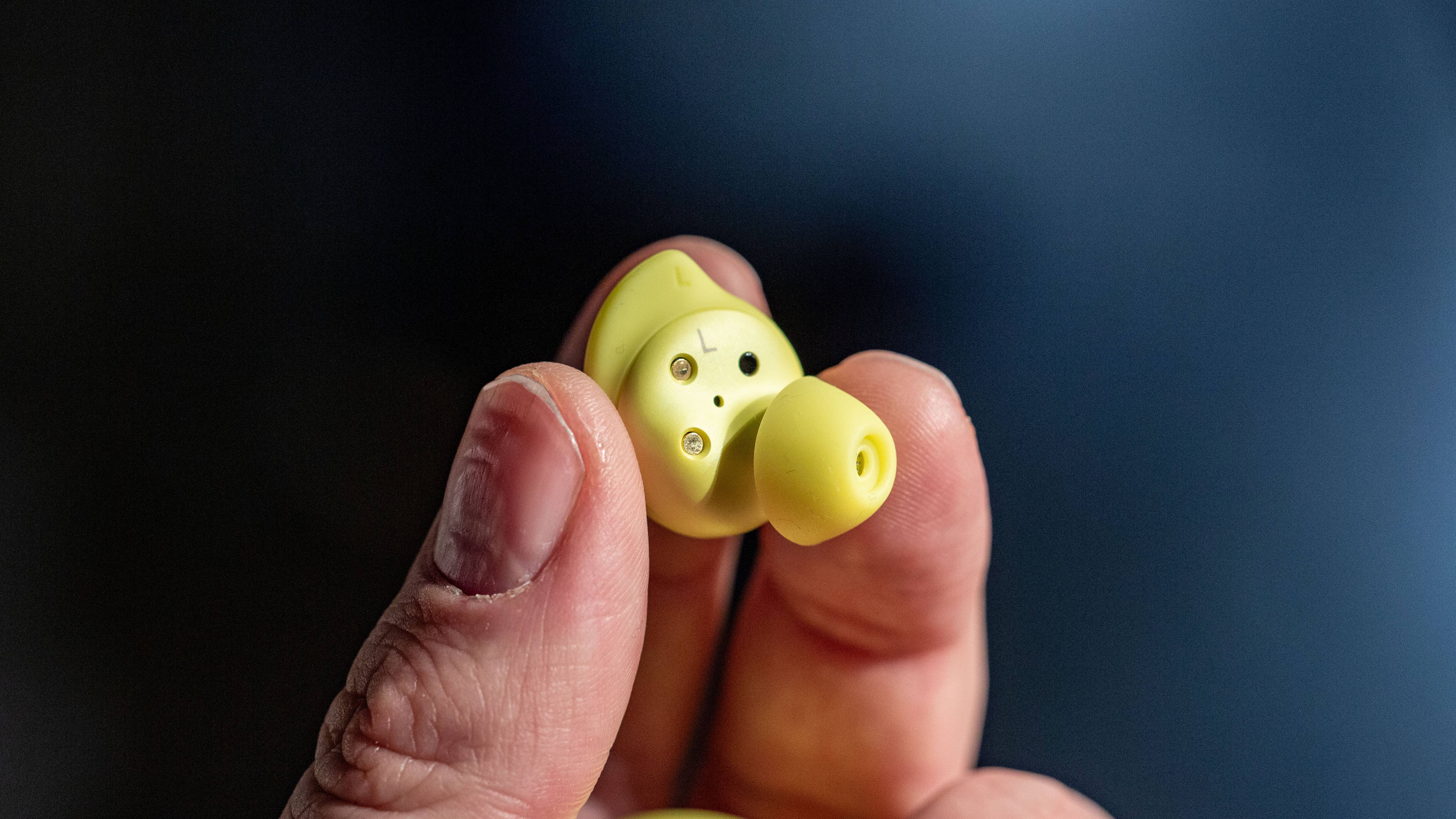 AndroidPIT samsung galaxy buds earpiece