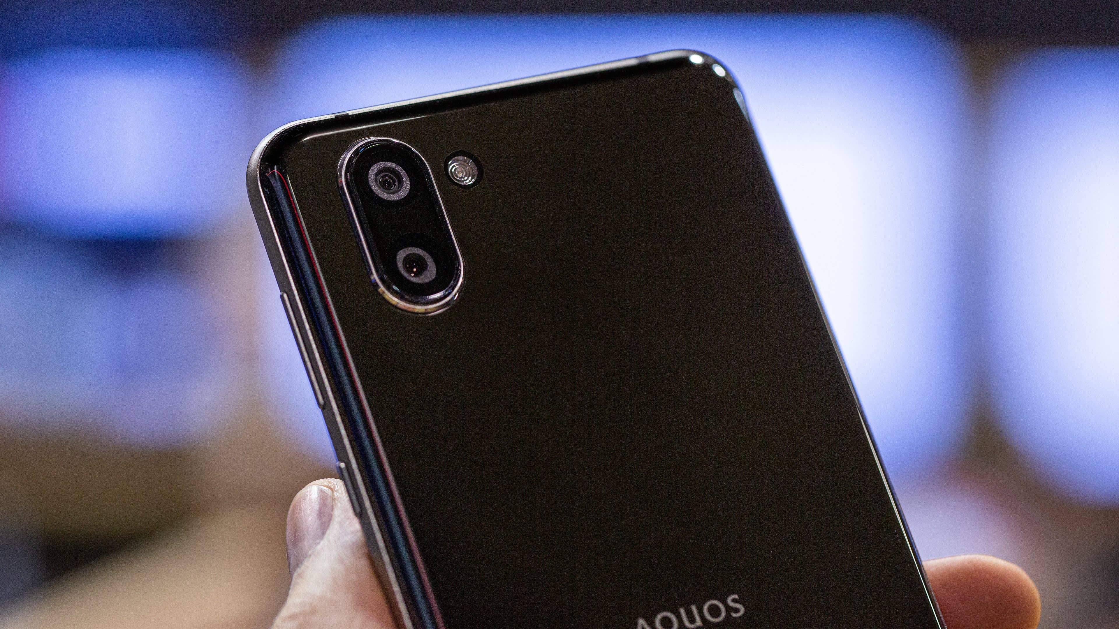 Sharp Aquos R3 hands-on review: a closer look at the double notch