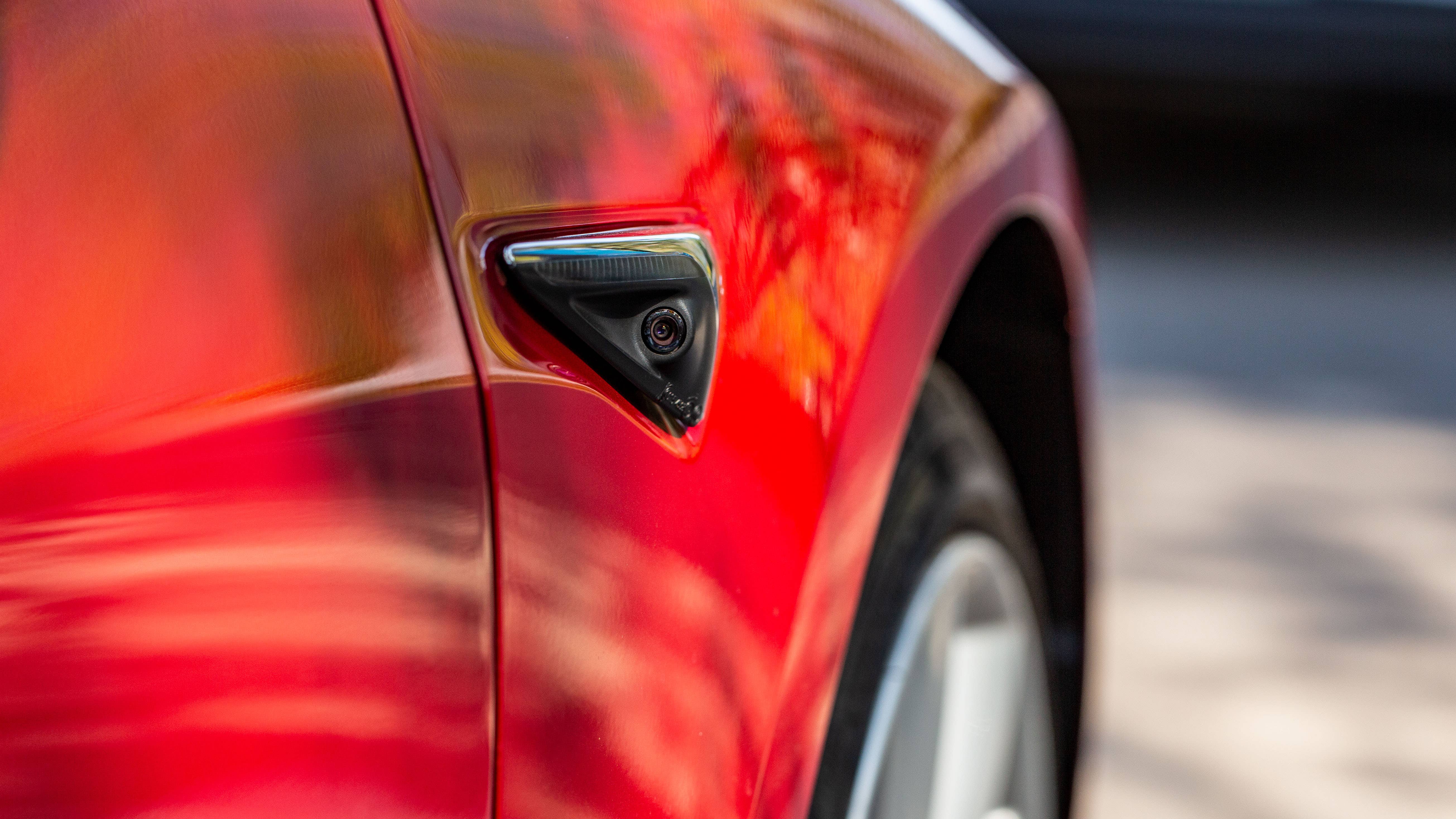 AndroidPIT tesla model 3 side camera