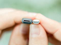 Apple Lightning vs USB-C port