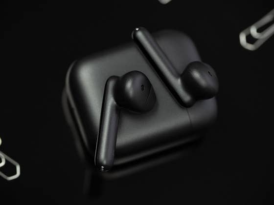 Oppo Enco Free review: lightweight earbuds fails to impress
