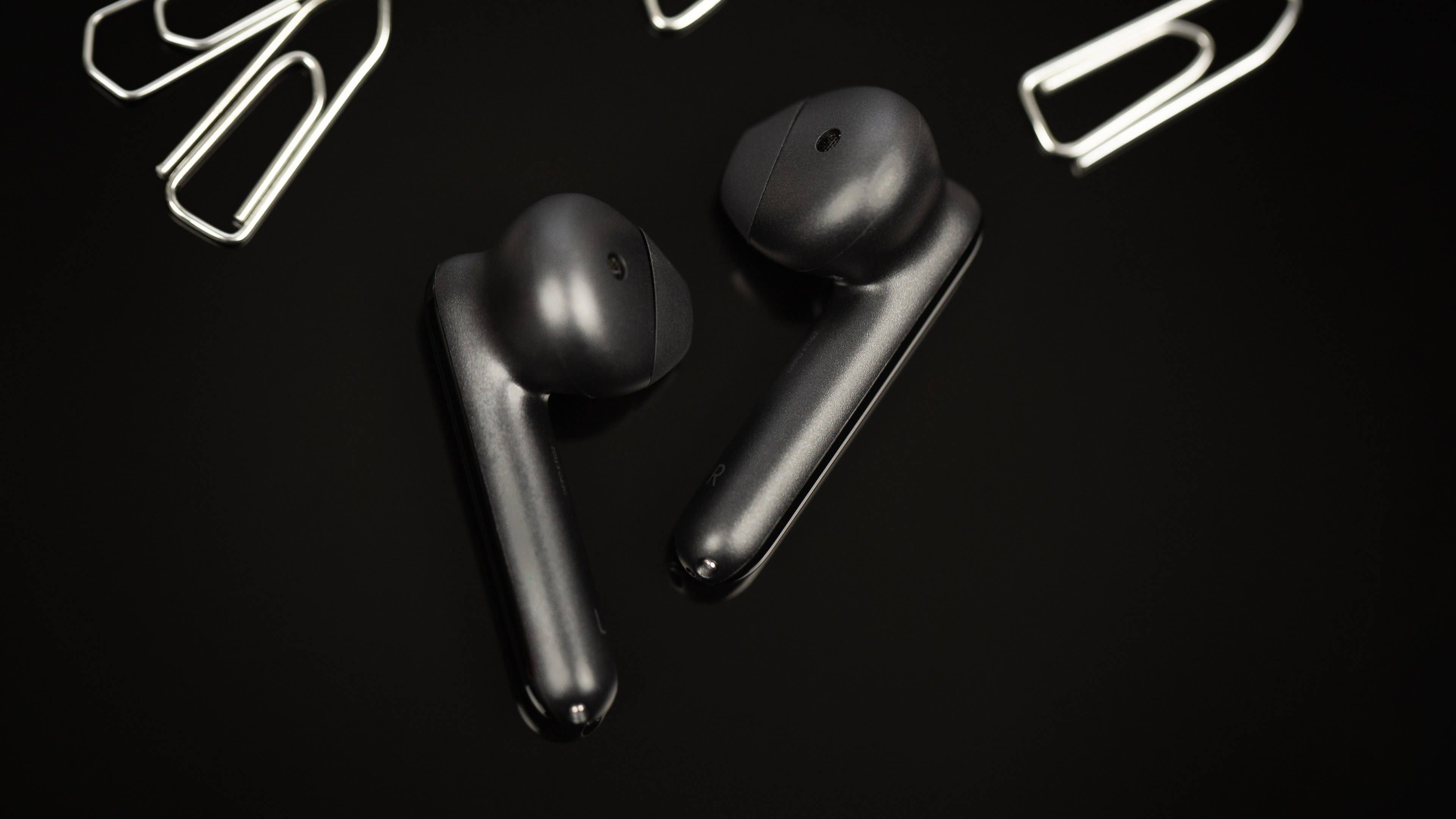 AndroidPIT Oppo Enco Free headphones inside