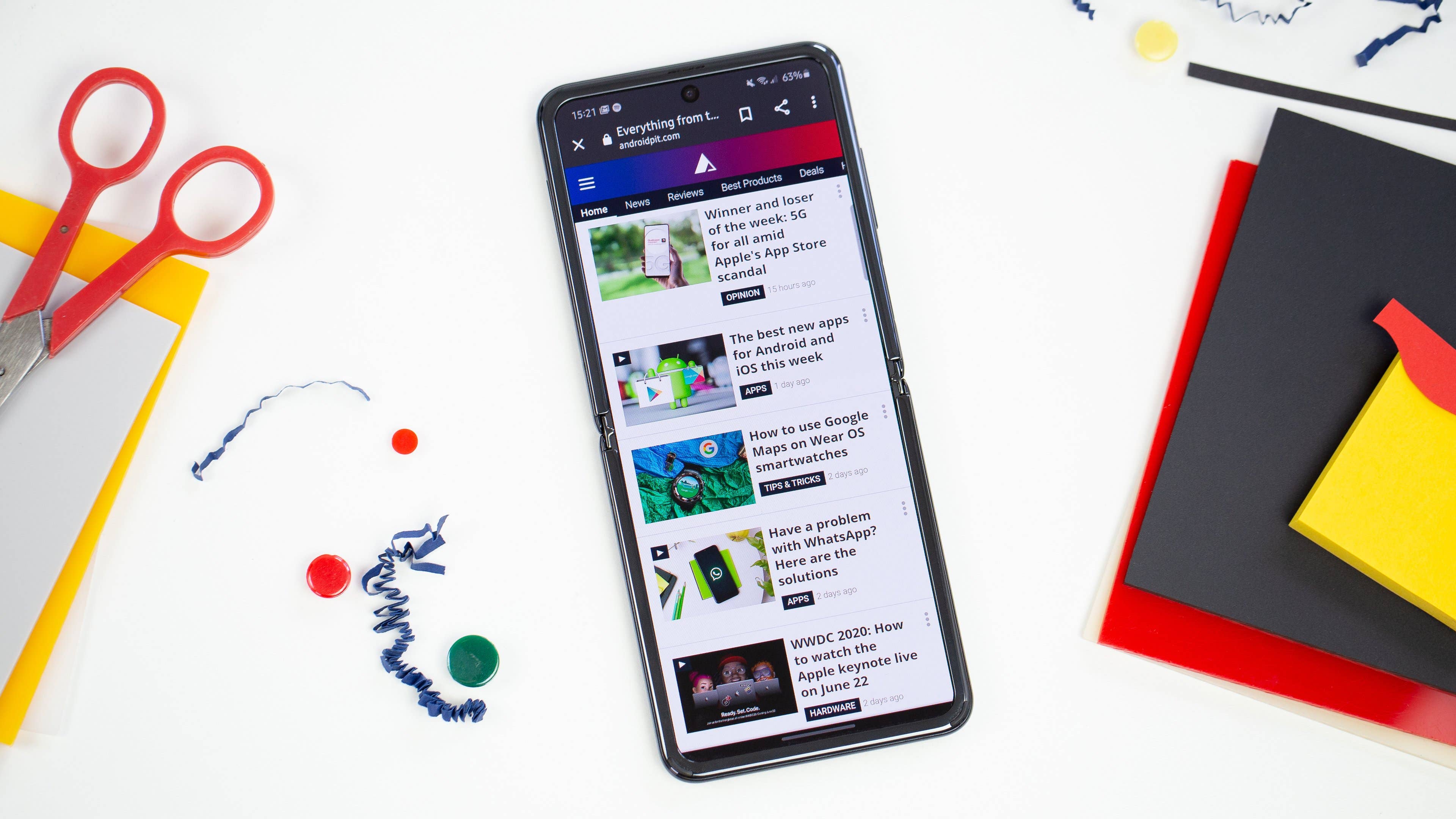 AndroidPIT Samsung Galaxy Z Flip front