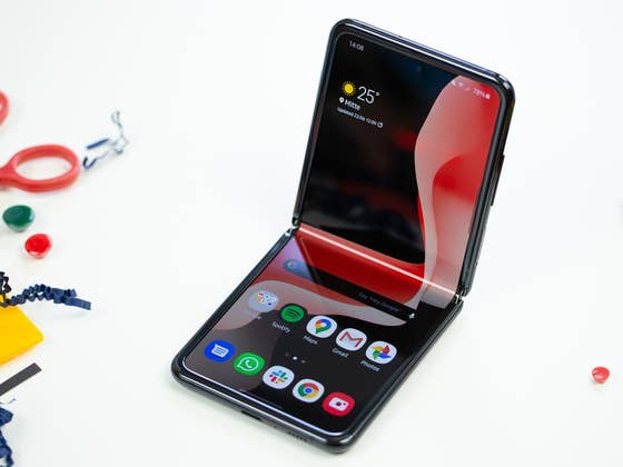 Samsung Galaxy Z Flip review: bending it best