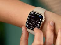 Somebody using the Apple Watch's keyboard