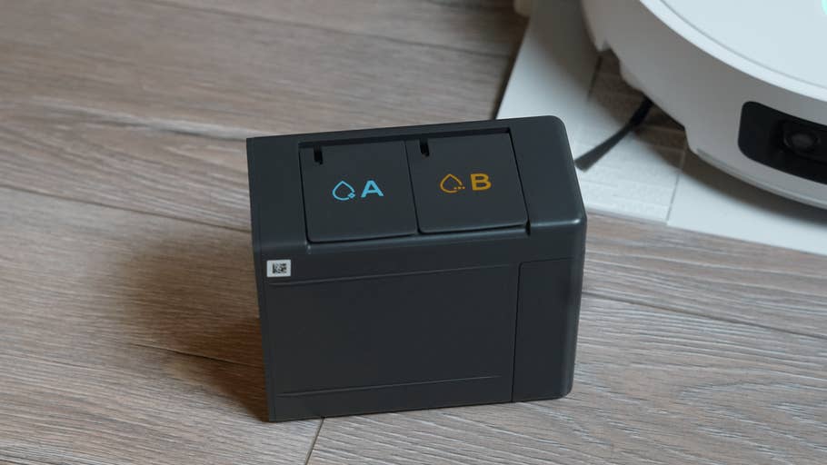 The Dreame Aqua10 Ultra Track Complete with one of its removable containers.