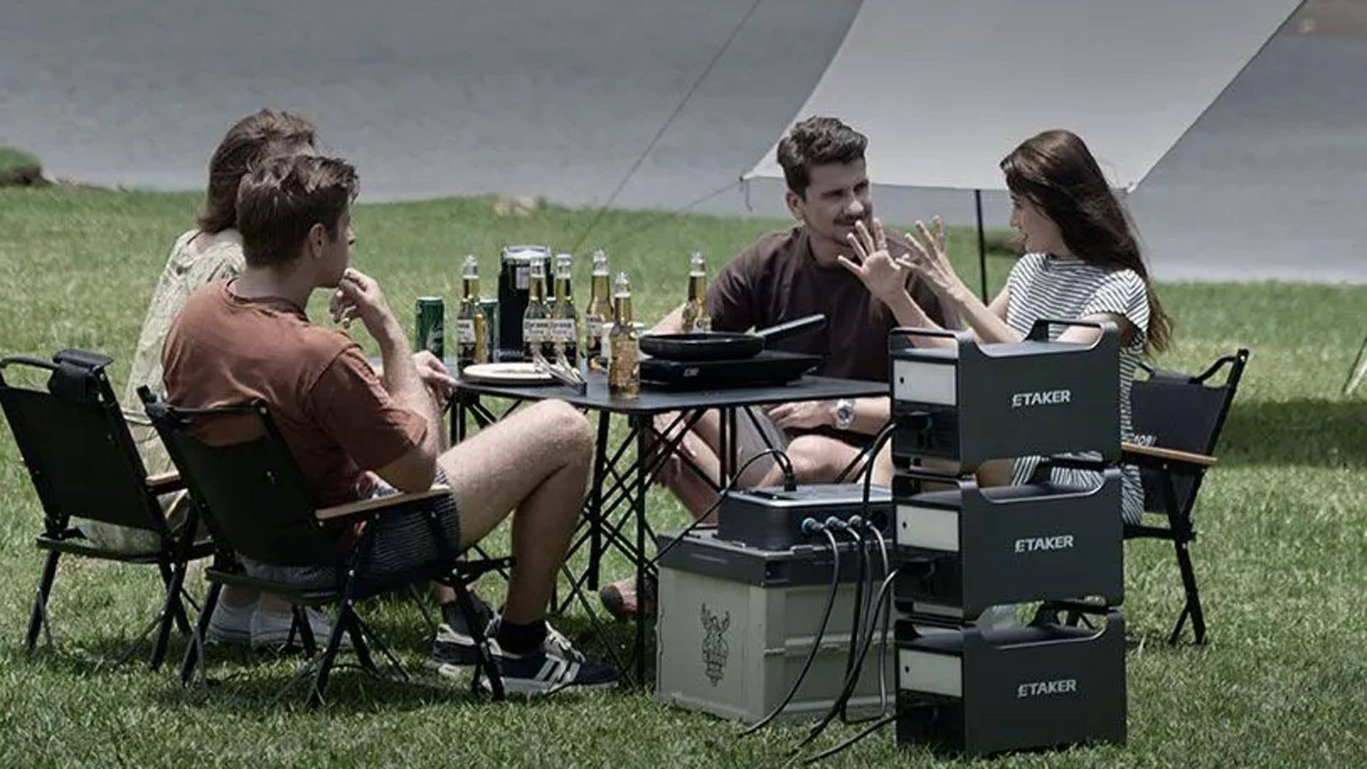 ETaker M2000 portable power station