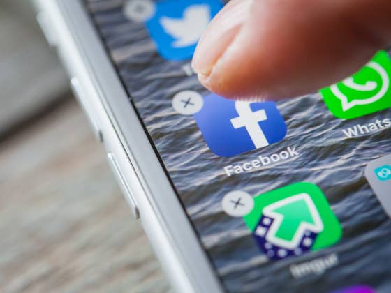 How to send money via Instagram and WhatsApp with Facebook Pay