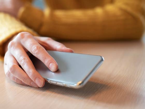 Flipping calls! Here is how to mute them without even pressing a button