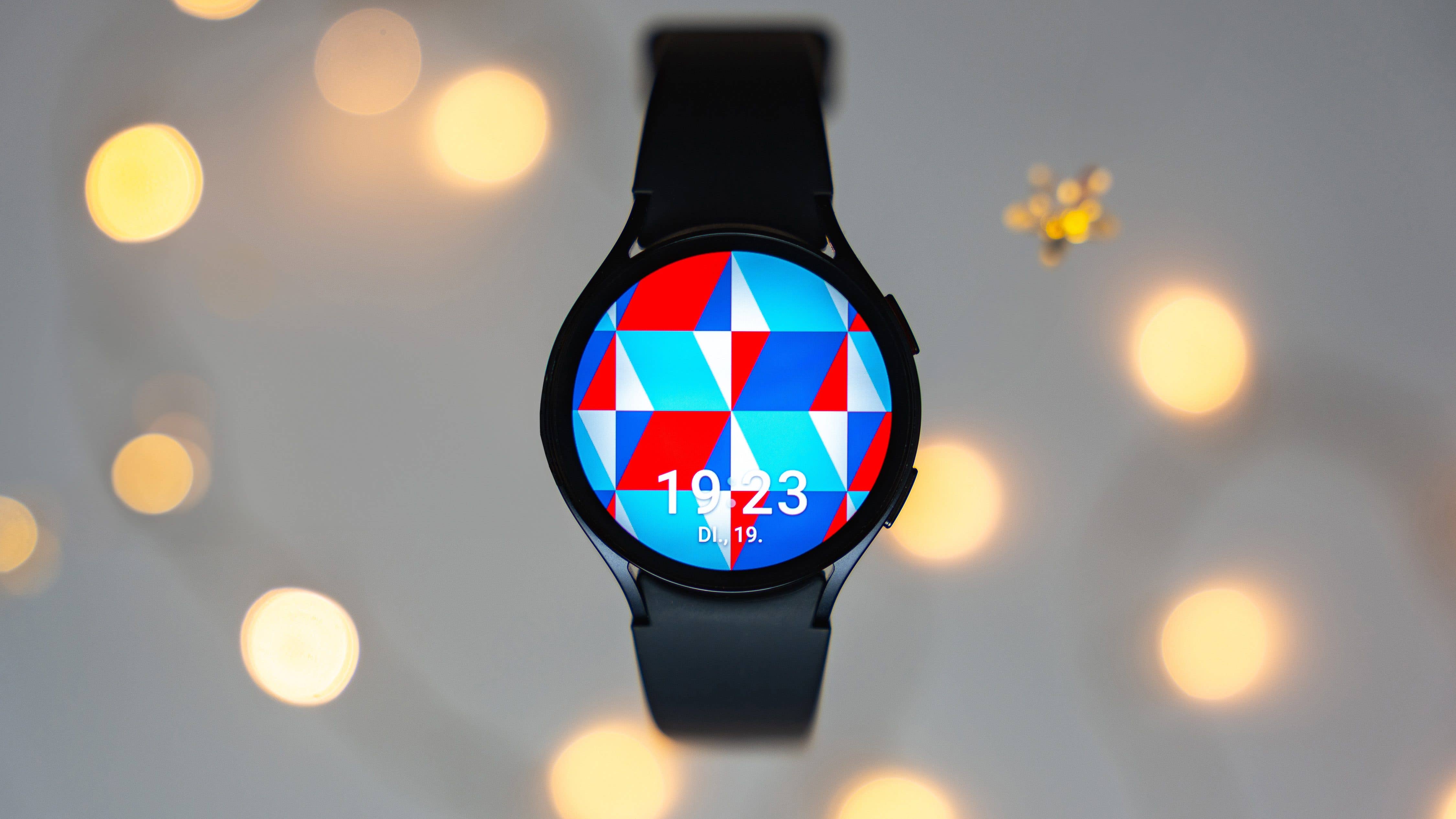 Samsung Galaxy Watch 6 surrender by shining lights