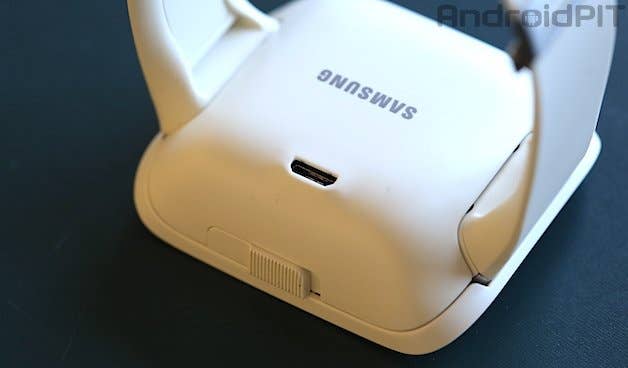 Galaxy Gear adaptador NFC y microUSB