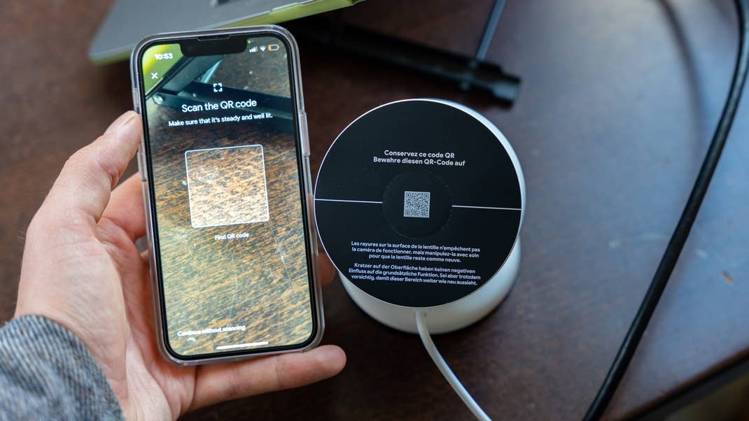 Zur Einrichtung müsst Ihr einen QR-Code scannen – der Prozess ist kinderleicht. Google Nest Cam QR-Code