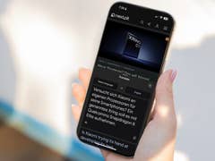 A person holding an Apple iPhone 16 Pro Max displaying a news article in German.